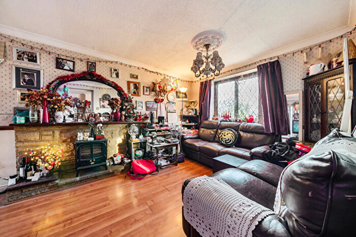 3 Bedroom End Of Terrace House For Sale In Alers Road, Bexleyheath, Kent, DA6