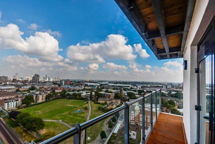 2 Bedroom Flat For Sale In Parkview Apartments, Poplar, London, E14