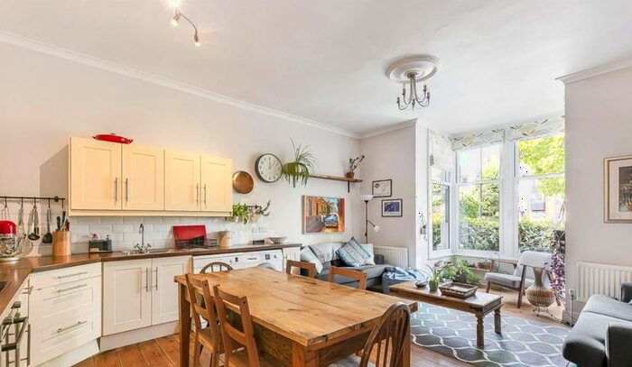 2 Bedroom Maisonette To Rent In South Norwood, London, SE25