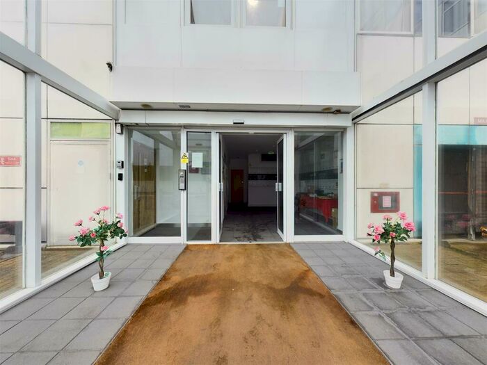 1 Bedroom Flat For Sale In London Road, Crawley, RH10