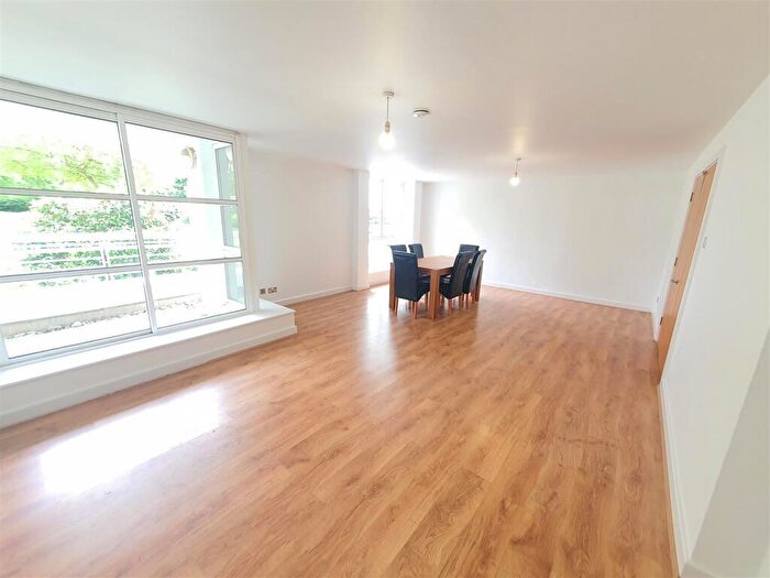 2 Bedroom Apartment To Rent In Barrier Point Road, London, E16