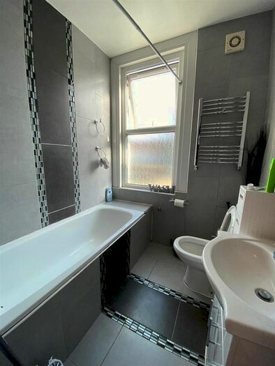 2 Bedroom Flat To Rent In Gower Road, London, E7