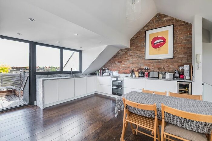 2 Bedroom Flat To Rent In St. Ann's Crescent, London, SW18