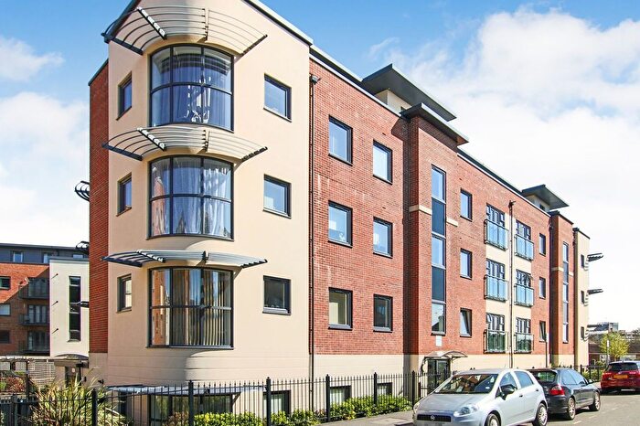 2 Bedroom Flat For Sale In Fosters Place, East Grinstead, RH19