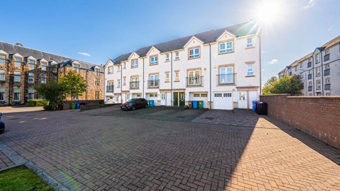 4 Bedroom Terraced House For Sale In Parklands Oval, Glasgow, G53