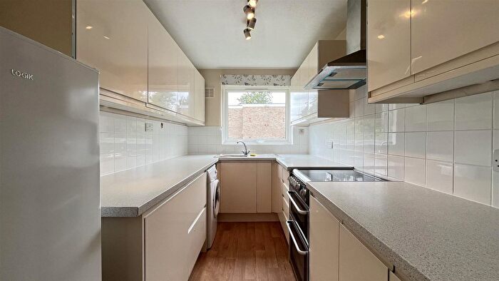 2 Bedroom Flat To Rent In Upton Dene, Sutton, SM2