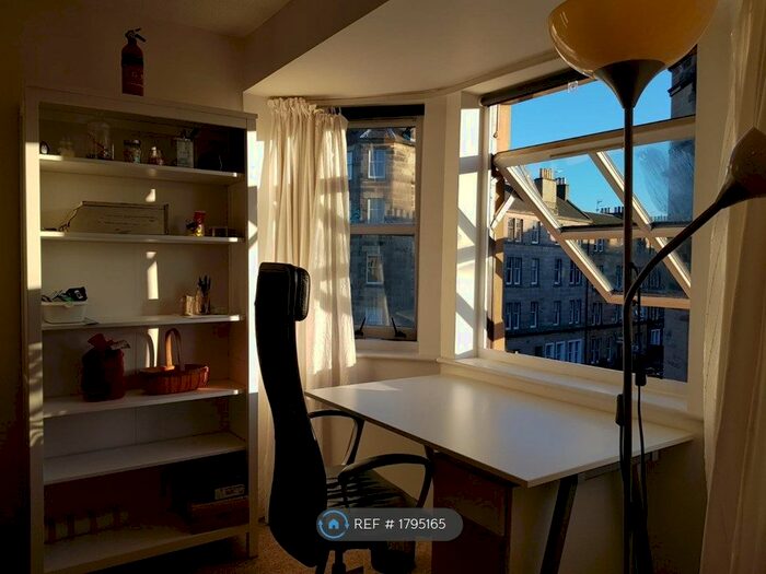 2 Bedroom Flat To Rent In St. Leonards Street, Edinburgh, EH8