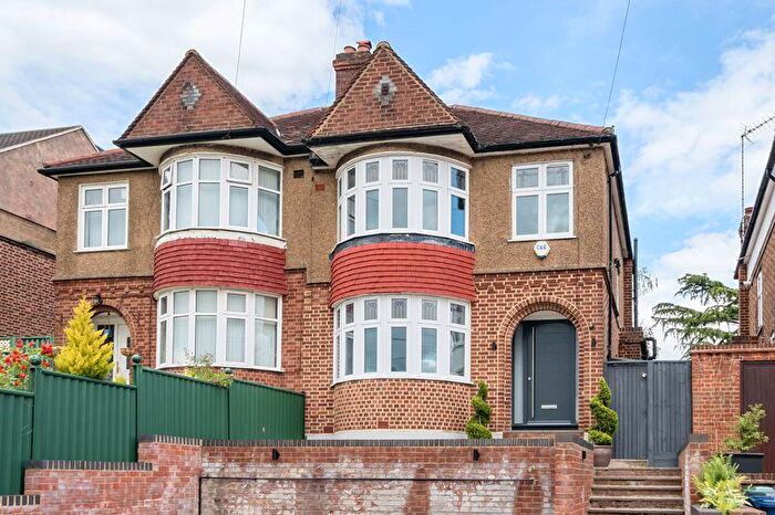 3 Bedroom Semi Detached House For Sale In Brookside South, Barnet, EN4