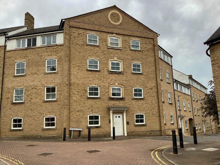 1 Bedroom Flat To Rent In Holden Close, Braintree, CM7