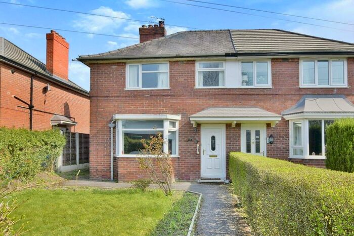 3 Bedroom Semi-Detached House To Rent In Longcroft Grove, Manchester, M23