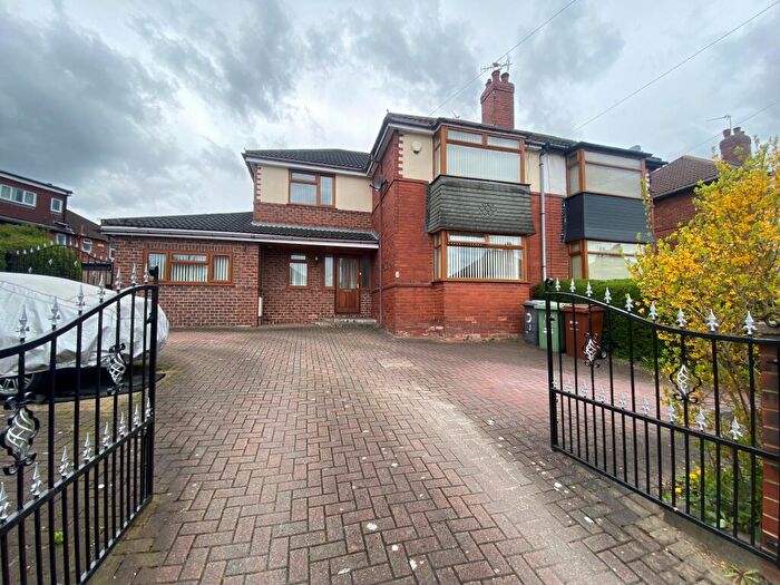 4 Bedroom House To Rent In Green Hill Crescent, Leeds, LS12