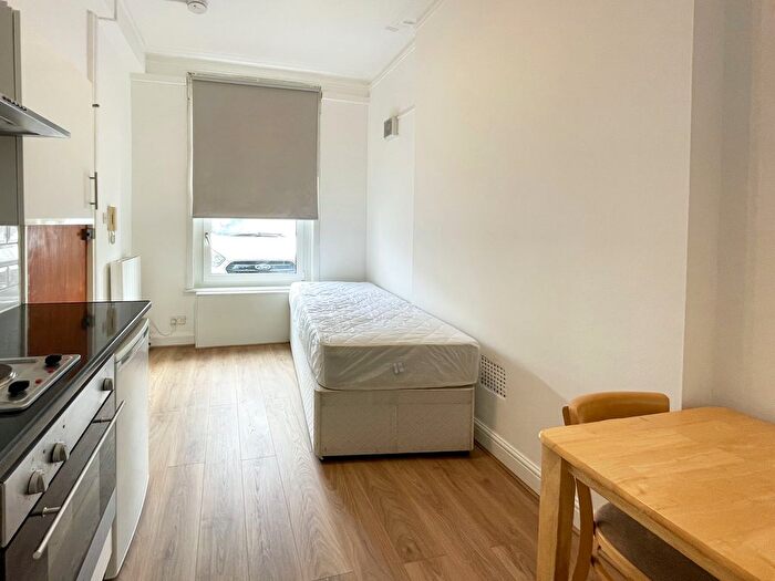 Studio To Rent In Manstone Road, Kilburn, NW2
