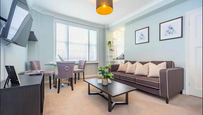 1 Bedroom Flat To Rent In Hill Street, Mayfair, London, W1J