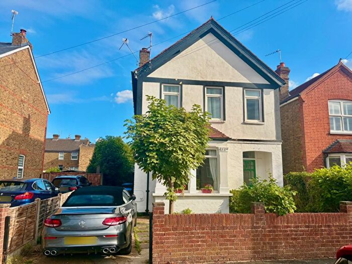 2 Bedroom Maisonette For Sale In Avenue Road, Staines-Upon-Thames, Surrey, TW18