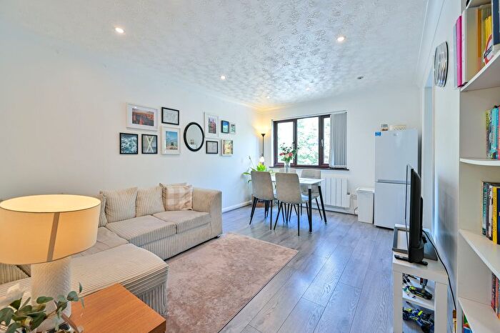 2 Bedroom Maisonette To Rent In Goldfinch Road, Thamesmead, SE28