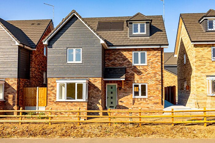 4 Bedroom Detached House For Sale In London Road, Rayleigh, SS6