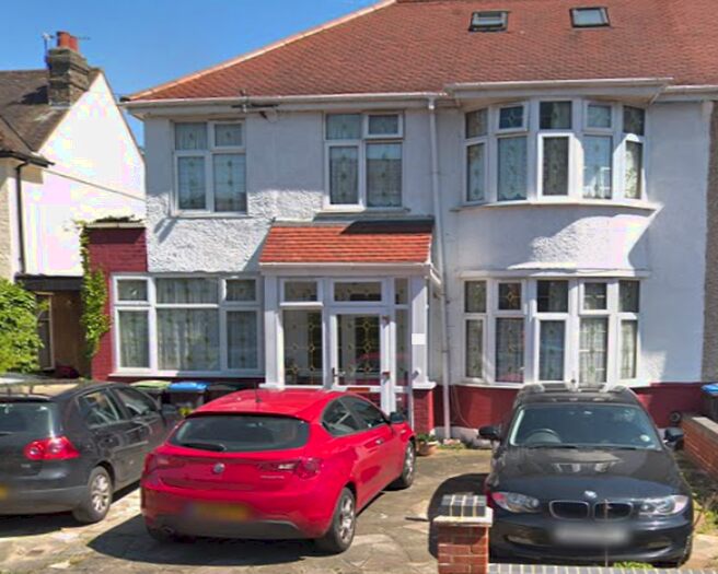 3 Bedroom Flat To Rent In Firtree Walk, Enfield, EN1