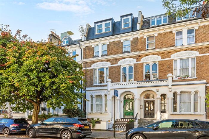 2 Bedroom Flat To Rent In Sinclair Road, London, W14