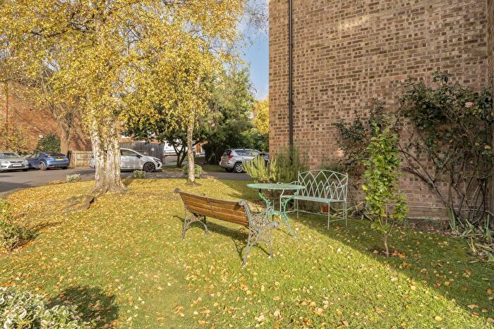 1 Bedroom Flat To Rent In Leopold Avenue, London, SW19