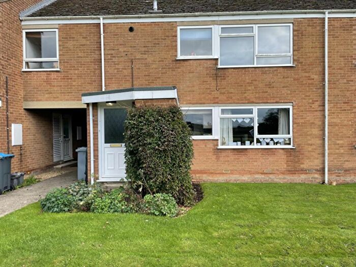 3 Bedroom Flat To Rent In Fox Close, Witney, OX29