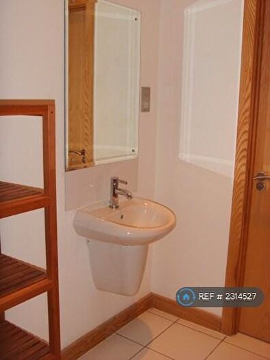 3 Bedroom Flat To Rent In Roach Road, London, E3