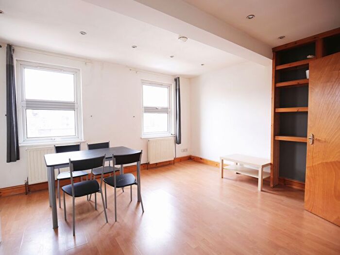 2 Bedroom Flat To Rent In Holloway Road, Highbury, London, N7