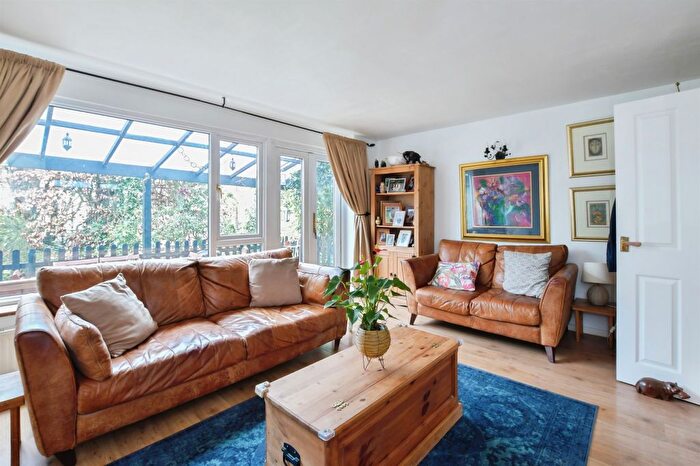 4 Bedroom Detached House For Sale In Orchard Gardens, Fordingbridge, SP6