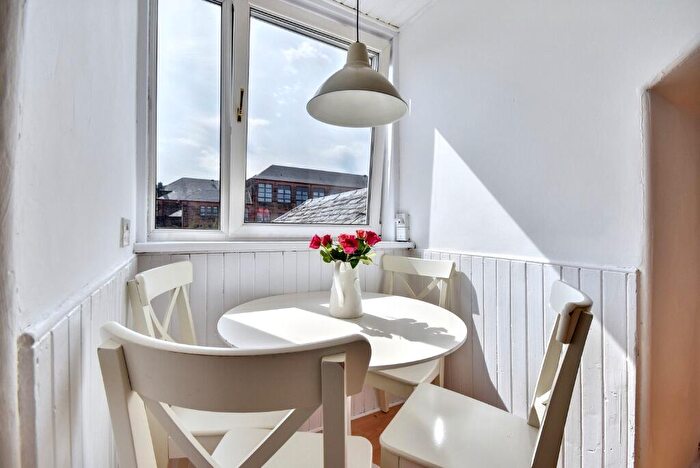 2 Bedroom Flat For Sale In Finnart Street, Inverclyde, Greenock, PA16