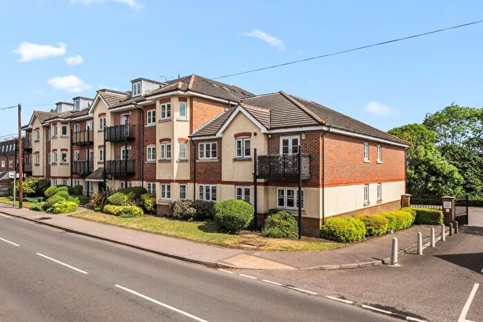 2 Bedroom Flat For Sale In Eastworth Road, Chertsey, Surrey, KT16