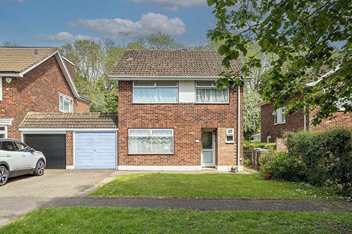 3 Bedroom Link Detached House For Sale In Newford Close, Hemel Hempstead, HP2