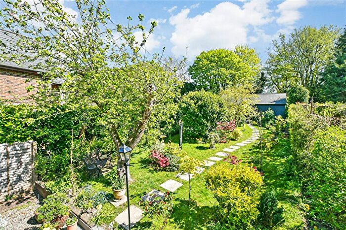 4 Bedroom Chalet For Sale In Hill Avenue, Shepherdswell, Dover, Kent, CT15
