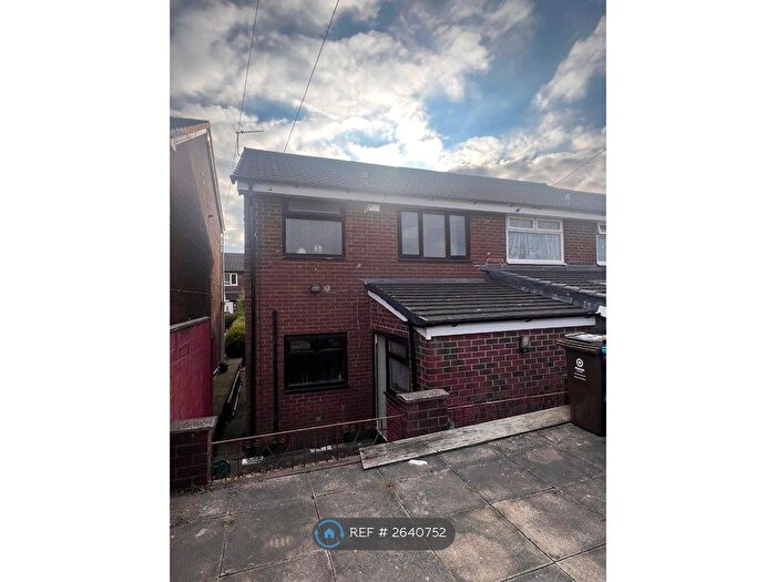 3 Bedroom Semi-Detached House To Rent In Busk Walk, Chadderton, Oldham, OL9