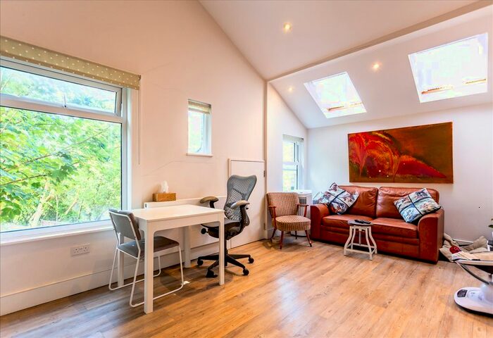 3 Bedroom Flat To Rent In Grantham Road, London, W4