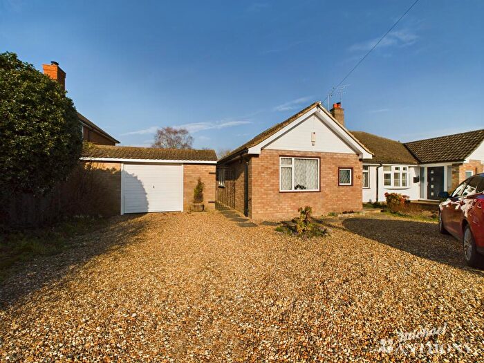 3 Bedroom Semi-Detached Bungalow For Sale In Shenley Hill Road, Leighton Buzzard, Bedfordshire, LU7