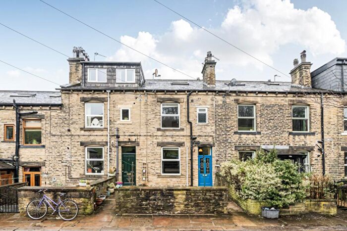 2 Bedroom Terraced House For Sale In Bank View, Luddendenfoot, HX2