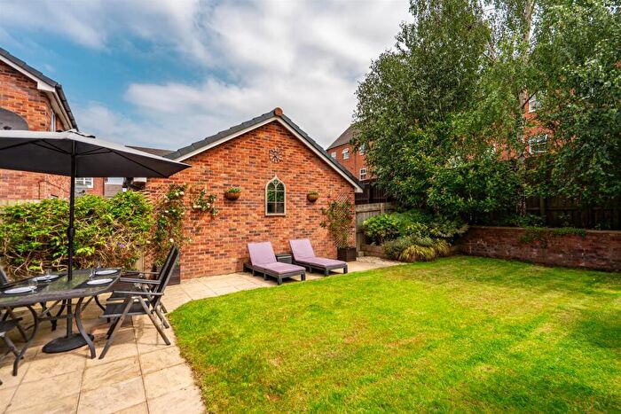 4 Bedroom Detached House For Sale In Sycamore Gardens, Leyland, PR25