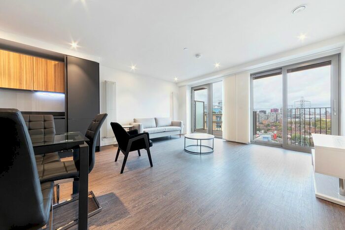 3 Bedroom Flat To Rent In Royal Docks West, Western Gateway, Royal Victoria, London, E16
