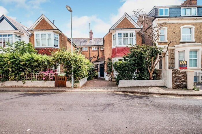 3 Bedroom Property To Rent In Grafton Road, Worthing BN11