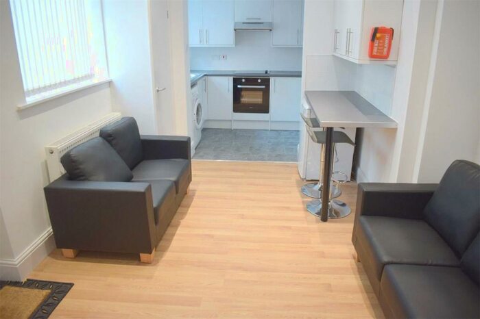 6 Bedroom Terraced House To Rent In Mabfield Road, Manchester, Greater Manchester, M14