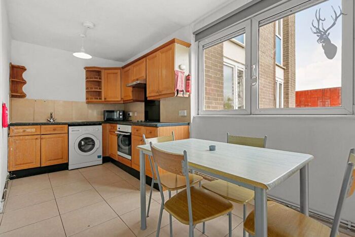 3 Bedroom Duplex For Sale In Exmoor House, Bow, E3