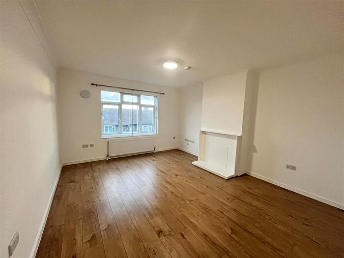 1 Bedroom Flat To Rent In High Road, Chadwell Heath, RM6