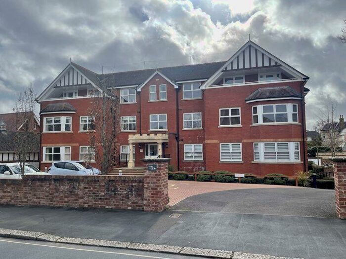 2 Bedroom Flat To Rent In Cyprus Road, Exmouth, EX8