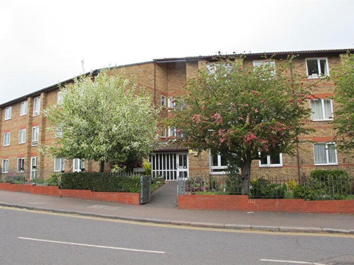 1 Bedroom Flat To Rent In Ullswater Court, Glebelands Avenue, London, E18