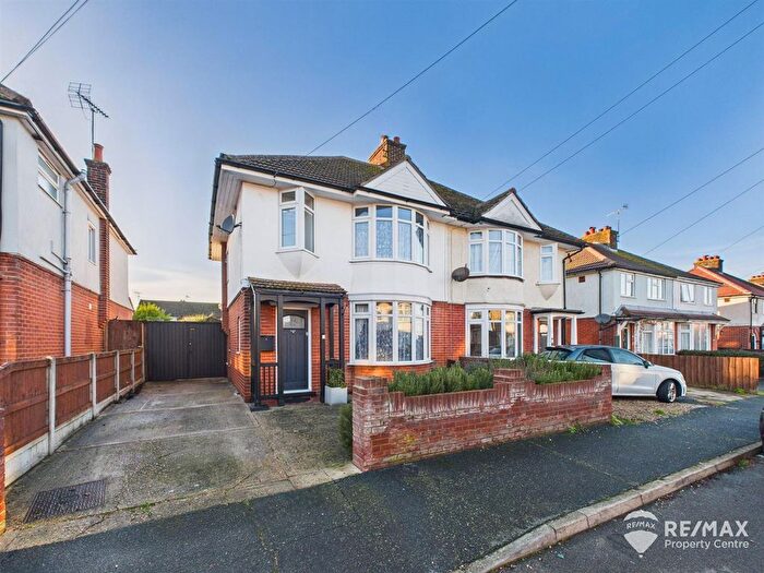 3 Bedroom Semi Detached House For Sale In Shaftesbury Avenue, Harwich, CO12