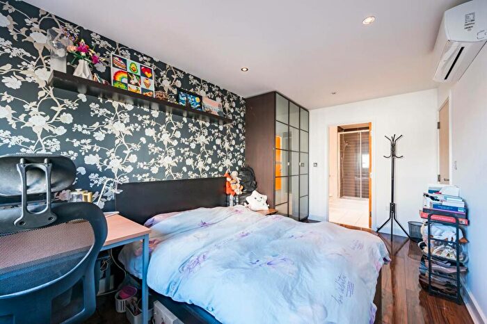 2 Bedroom Flat For Sale In Elektron Tower, Canary Wharf, London, E14