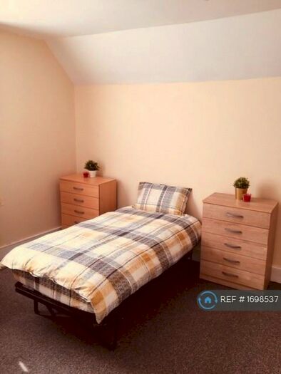 Studio To Rent In Green Lanes, London, N4