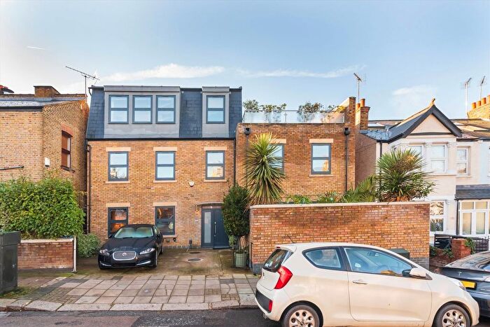 3 Bedroom Property For Sale In Harrow View Road, Ealing, W5