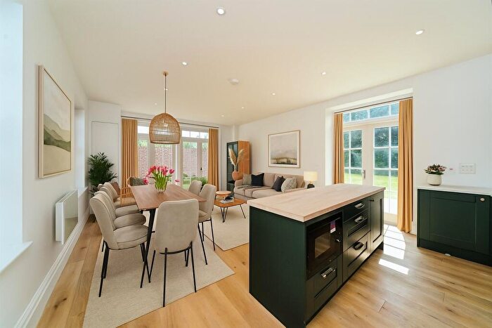 1 Bedroom Apartment For Sale In Ardingly Road, Lindfield, Haywards Heath, RH16