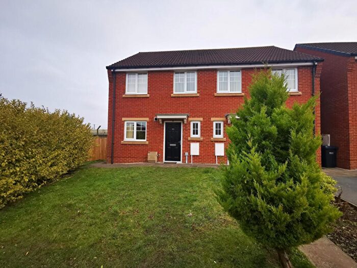 3 Bedroom Semi-Detached House To Rent In Strothers Road, The Woodlands, High Spen, Rowlands Gill, NE39