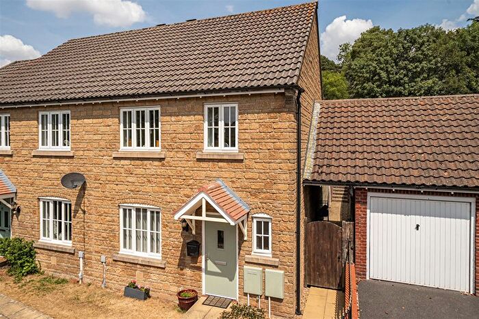 3 Bedroom End Of Terrace House For Sale In Lower Meadow, Ilminster, Somerset, TA19